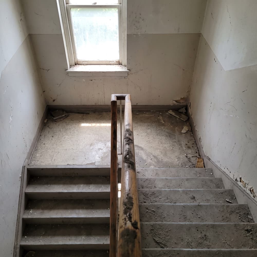 Treppenhausreinigung – vorher (Symbolbild)
